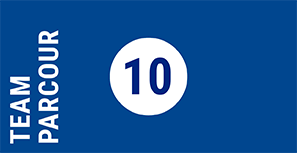 Blaue Grafik mit der Zahl 10 und der Aufschrift Team Parcouer